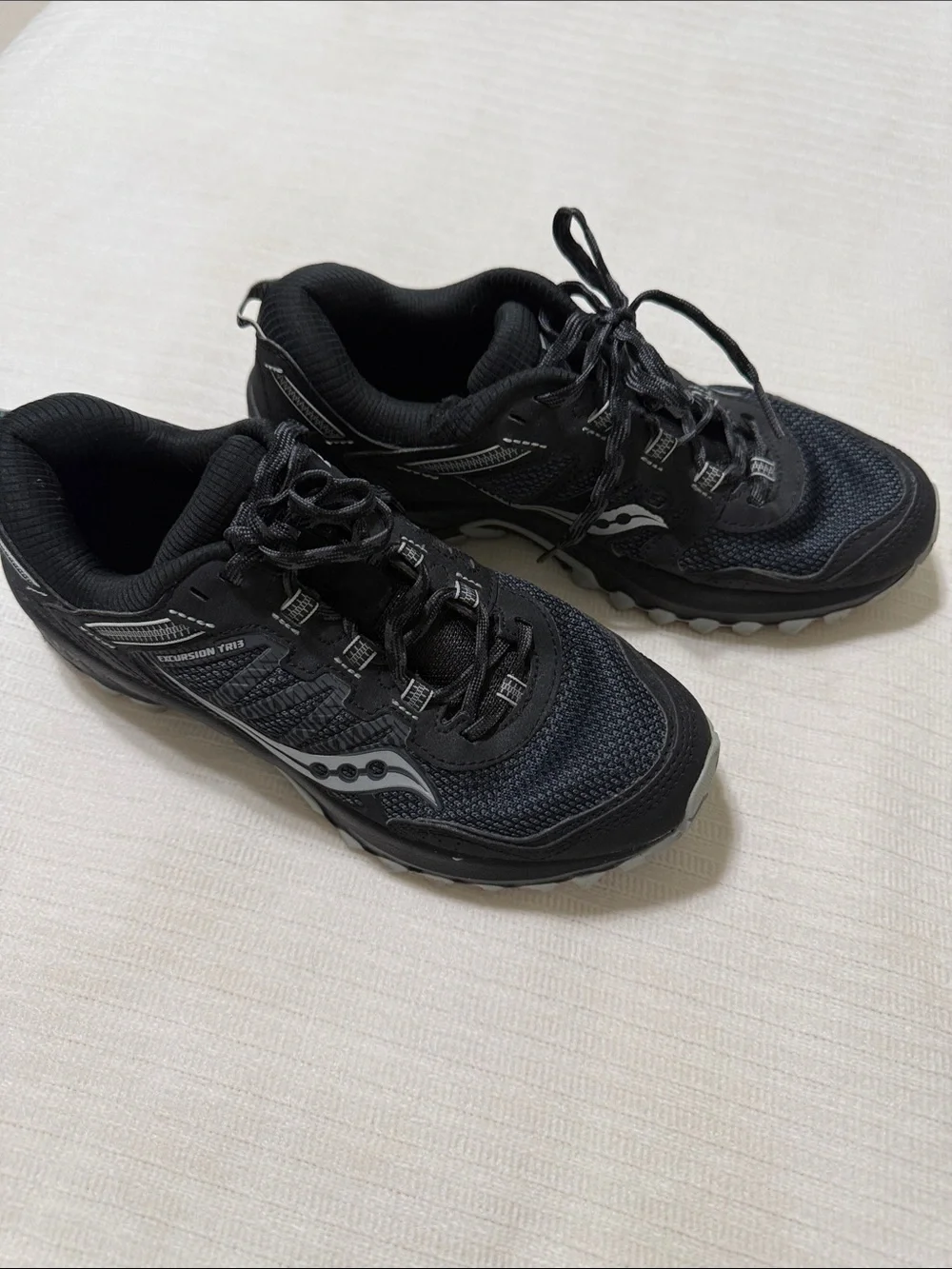 Saucony Women's Black and Gray Athletic Hiking Trainers shoes